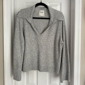 Abercrombie & Fitch Heather Gray V-Neck Sweater